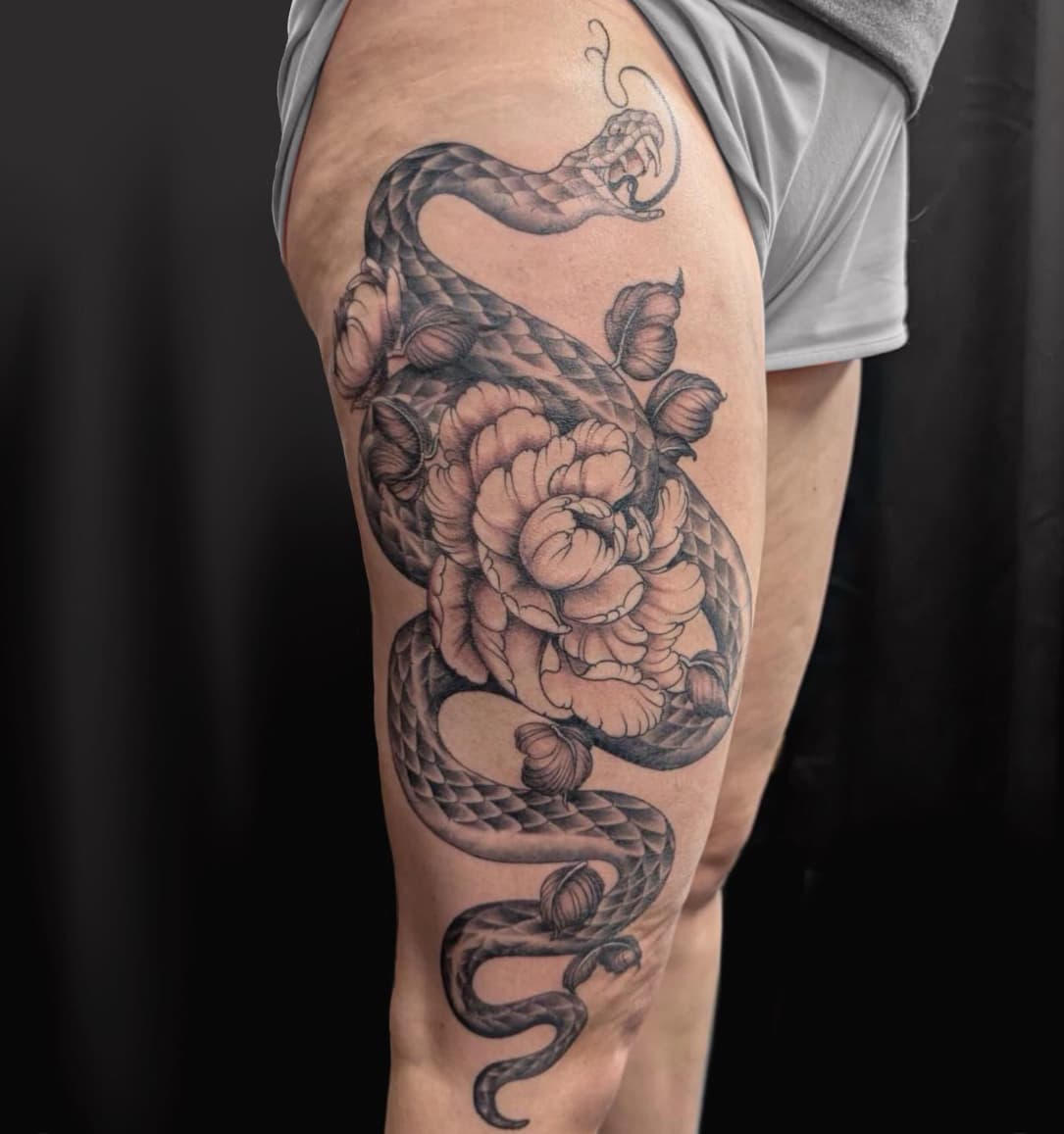 Snake Thigh Piece